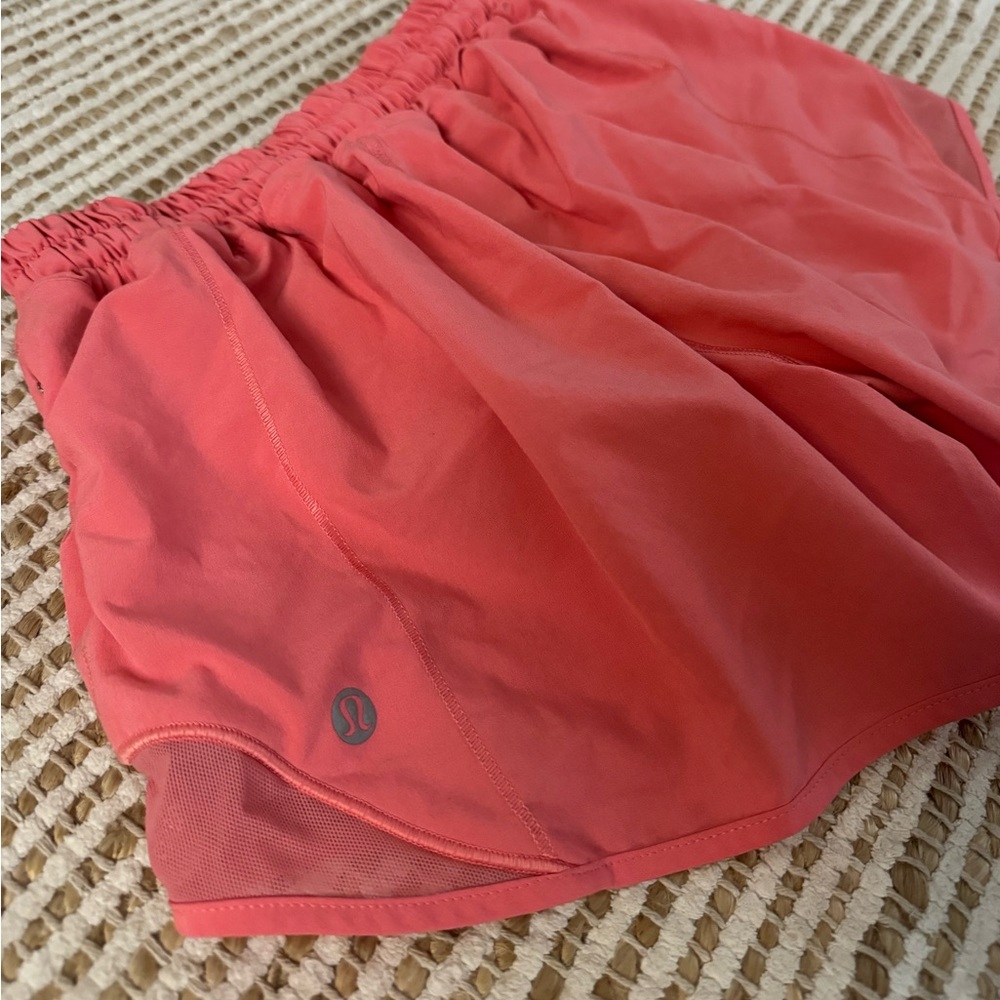 *Rare* Lululemon Hotty Hot 2.5 Raspberry Cream Shorts
